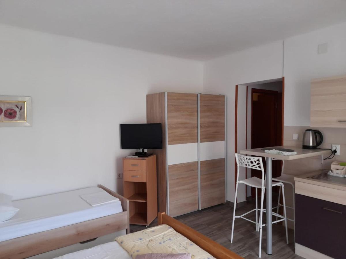 Rooms & Apartments Kaurloto パグ エクステリア 写真