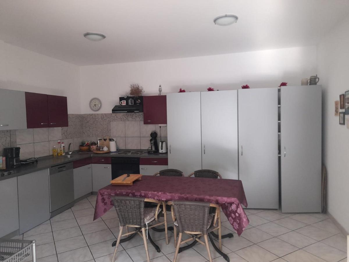 Rooms & Apartments Kaurloto パグ エクステリア 写真