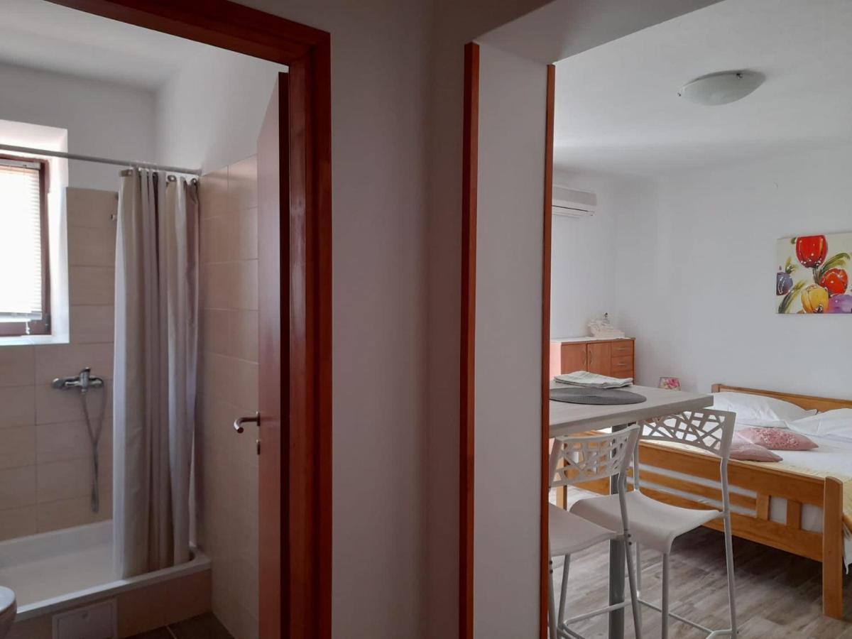 Rooms & Apartments Kaurloto パグ エクステリア 写真