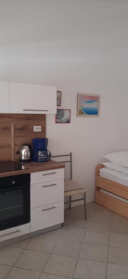 Rooms & Apartments Kaurloto パグ エクステリア 写真