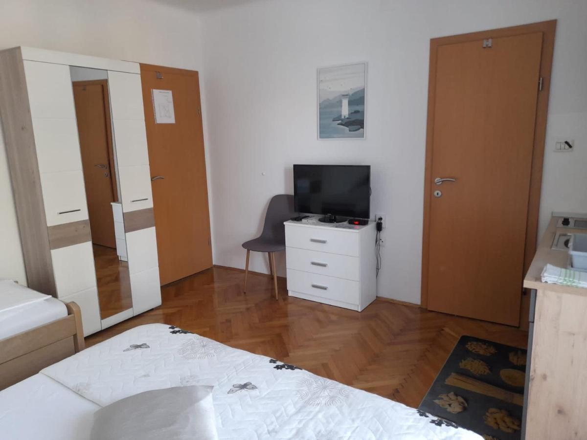 Rooms & Apartments Kaurloto パグ エクステリア 写真
