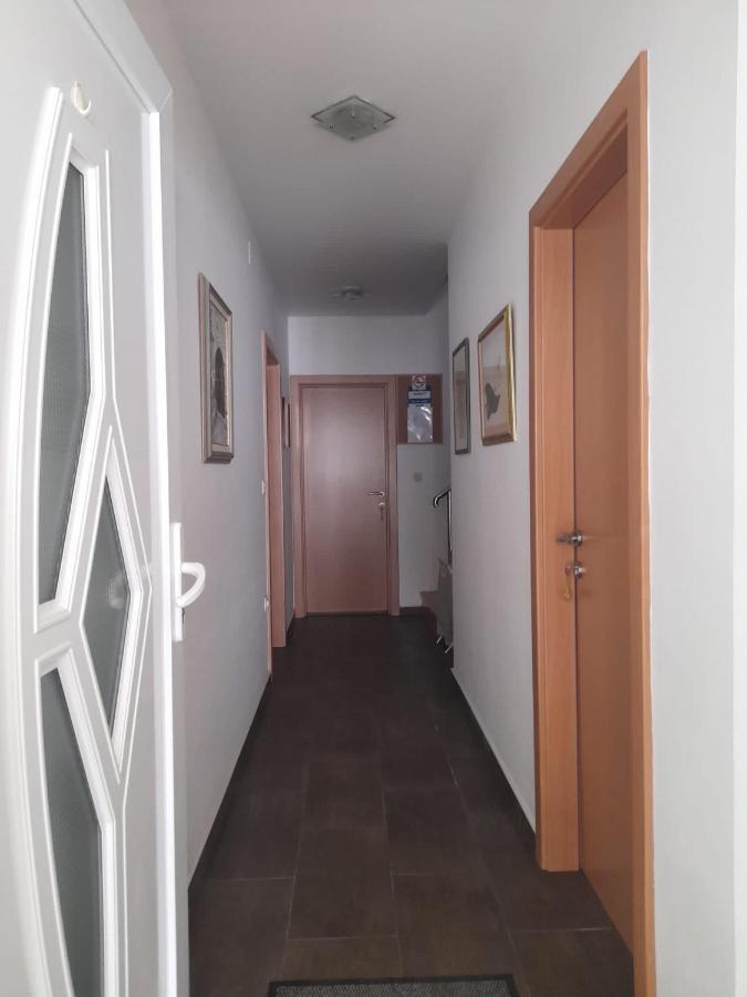 Rooms & Apartments Kaurloto パグ エクステリア 写真